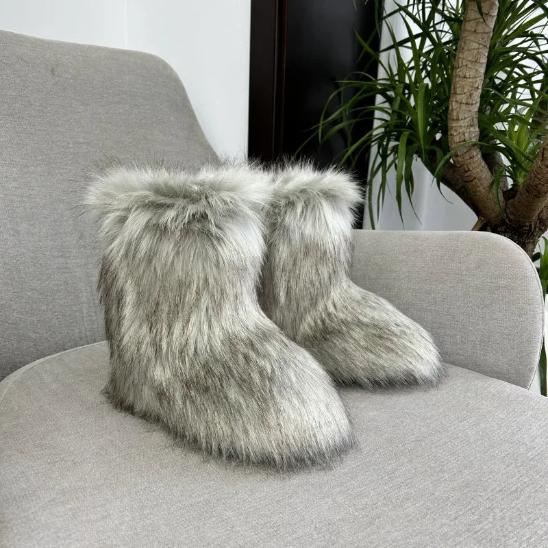 Luxuriöse, flauschige Schneestiefel aus Kunstpelz